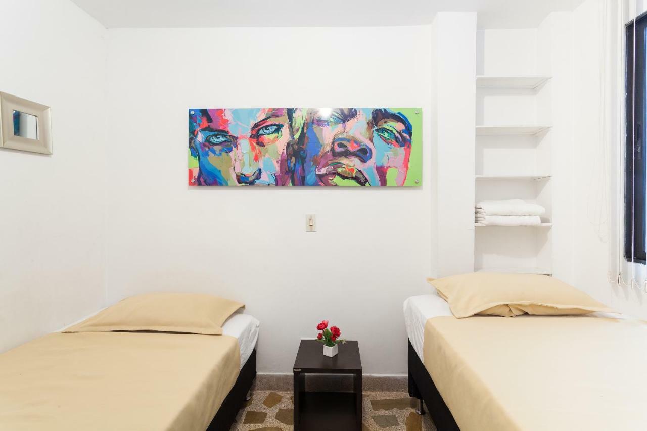 Apartamentos Amoblados Jg De La 70 เมเดยิน ภายนอก รูปภาพ