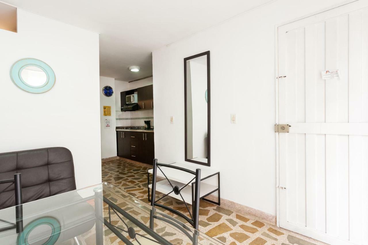Apartamentos Amoblados Jg De La 70 เมเดยิน ภายนอก รูปภาพ