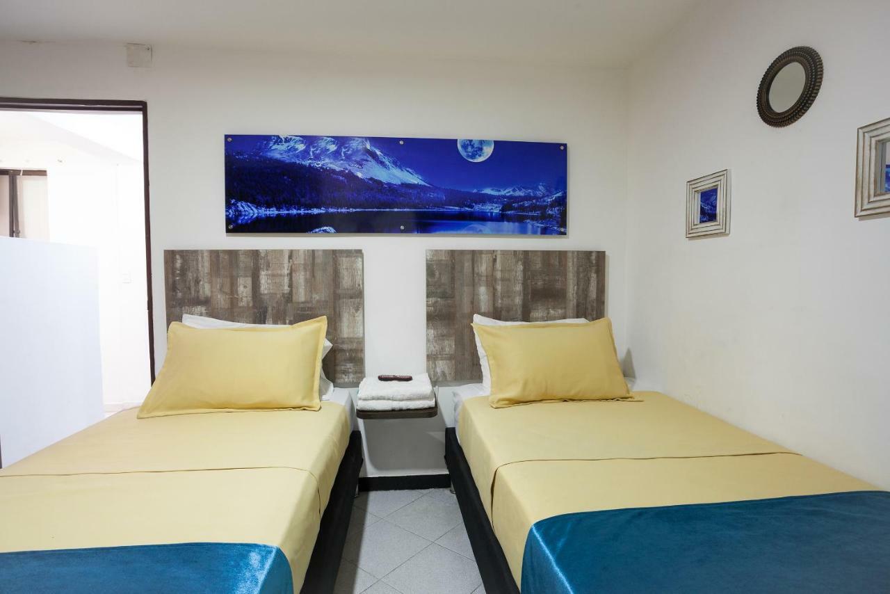 Apartamentos Amoblados Jg De La 70 เมเดยิน ภายนอก รูปภาพ