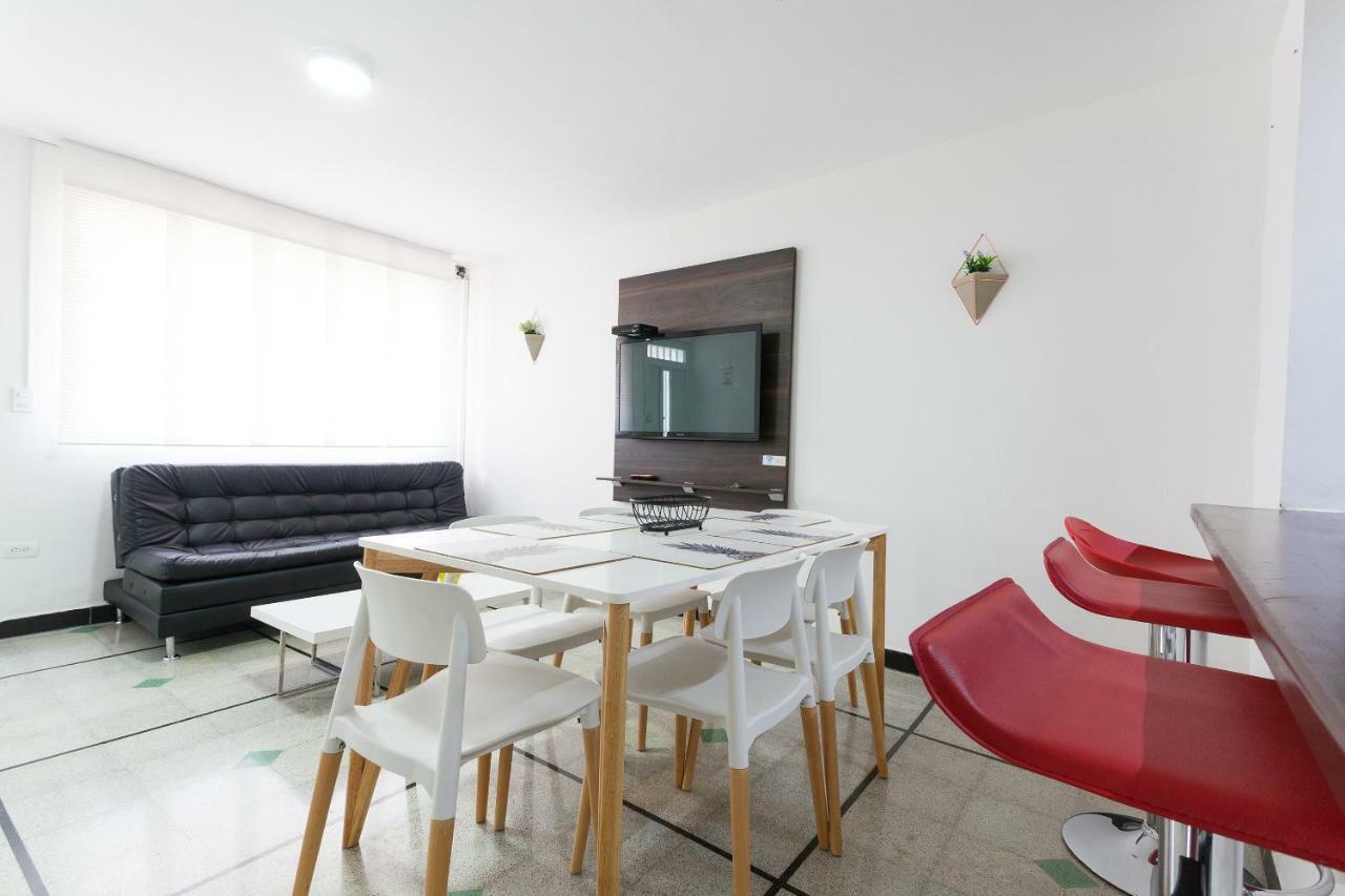 Apartamentos Amoblados Jg De La 70 เมเดยิน ภายนอก รูปภาพ