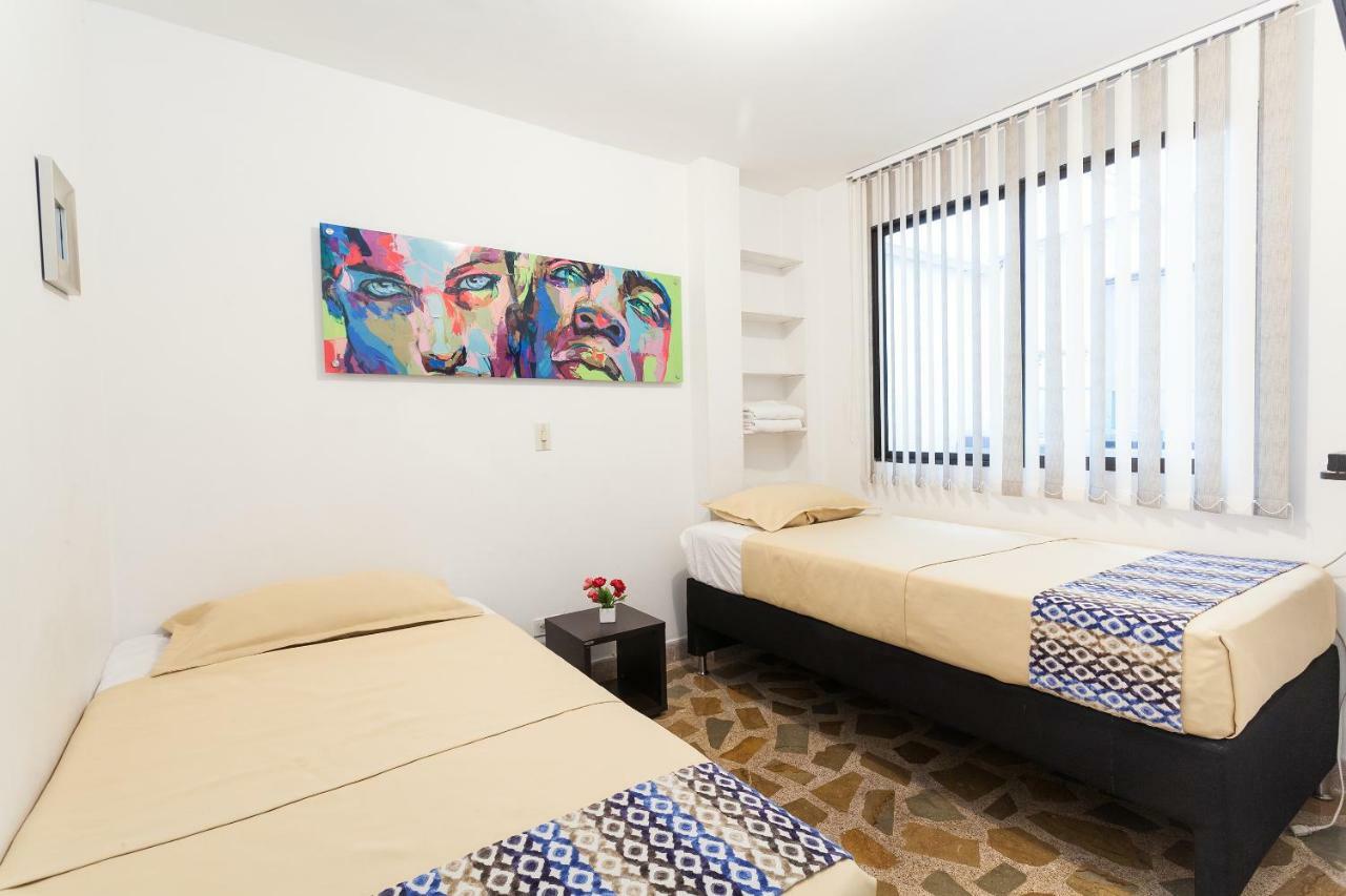 Apartamentos Amoblados Jg De La 70 เมเดยิน ภายนอก รูปภาพ
