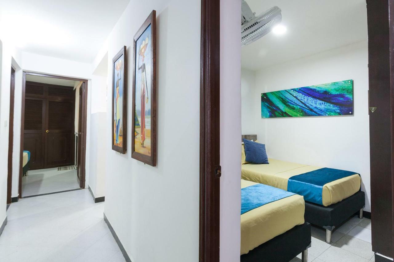 Apartamentos Amoblados Jg De La 70 เมเดยิน ภายนอก รูปภาพ