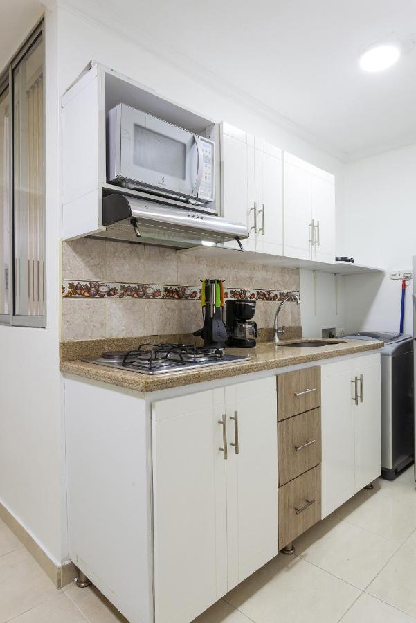 Apartamentos Amoblados Jg De La 70 เมเดยิน ภายนอก รูปภาพ