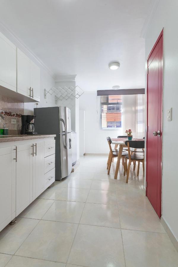 Apartamentos Amoblados Jg De La 70 เมเดยิน ภายนอก รูปภาพ